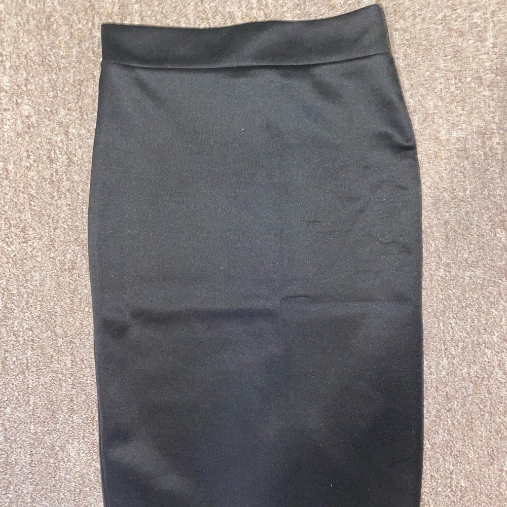 CHARLOTTE RUSSE BLACK MIDI SKIRT